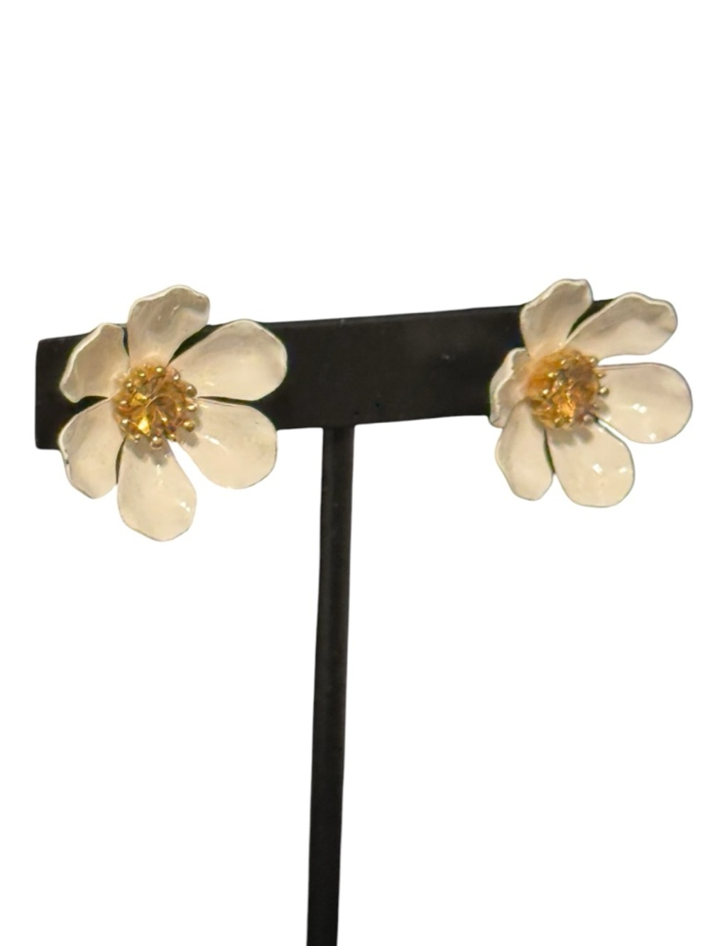 Vintage style painted enamel daisy flower floral pierced stud post earrings